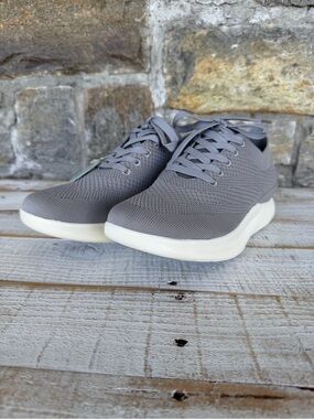 Moshn Women’s Gray Knit Lace-Up Sneakers with Cushioned White Sole-NWT
